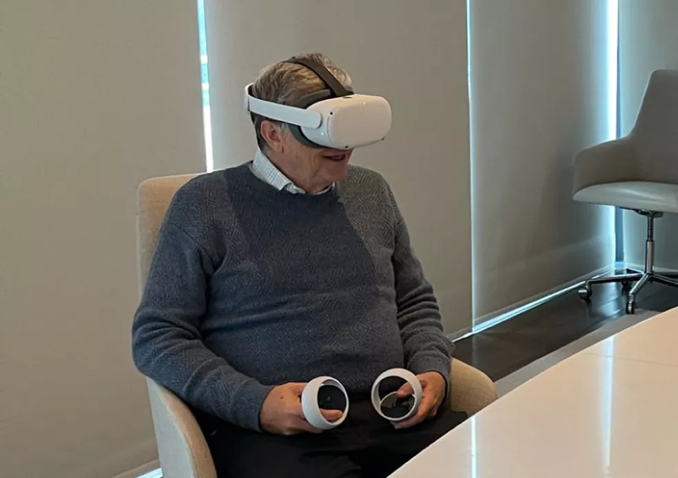 Bill Gates usando Oculus Quest